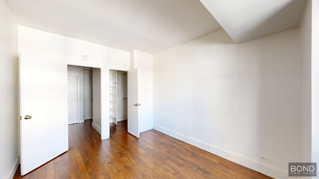 East 63rd Street - Photo 5