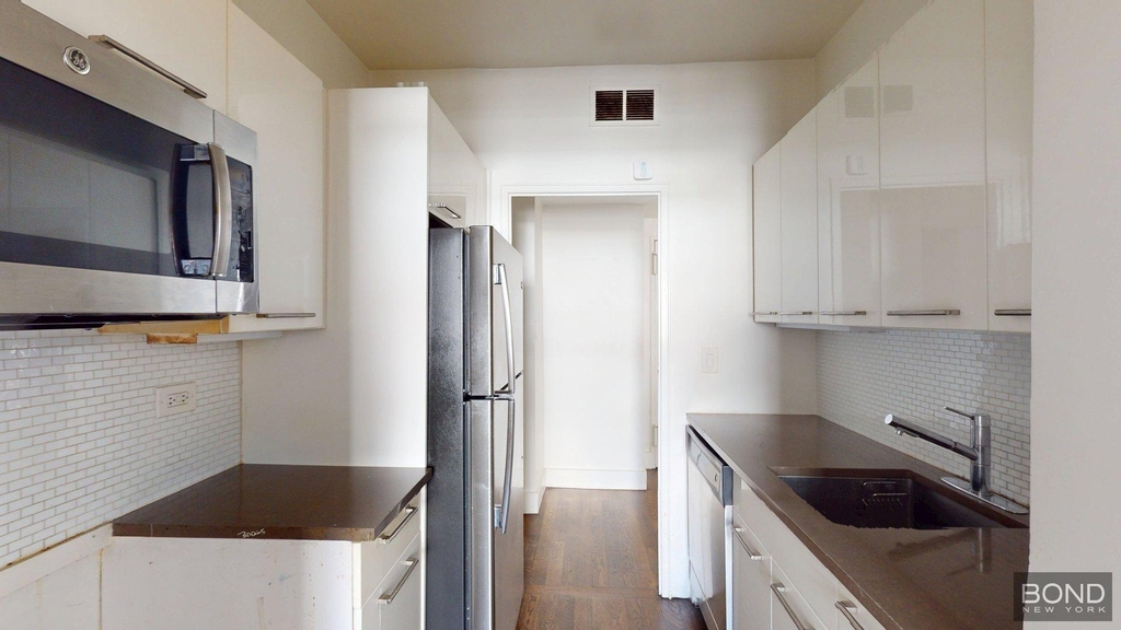 East 63rd Street - Photo 3