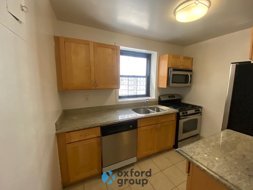 East 47th Street - Photo 3