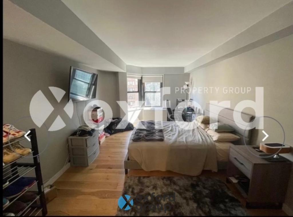 East 25th Street - Photo 2