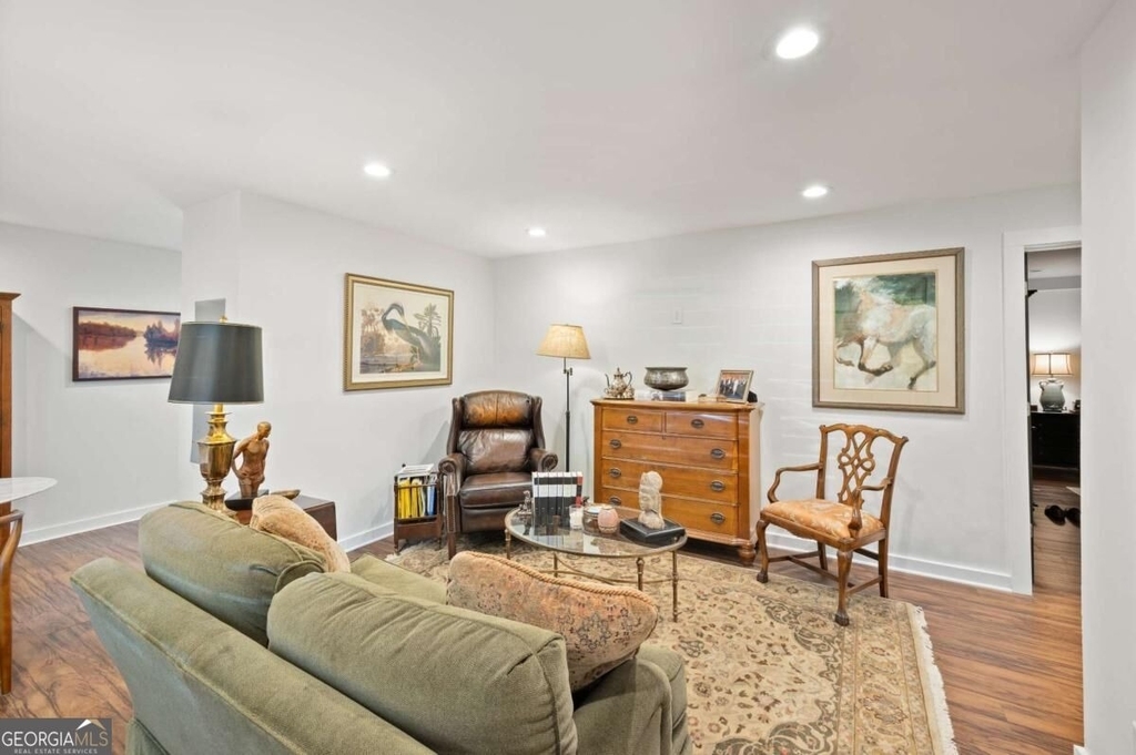 880 Saint Charles Avenue Ne - Photo 3