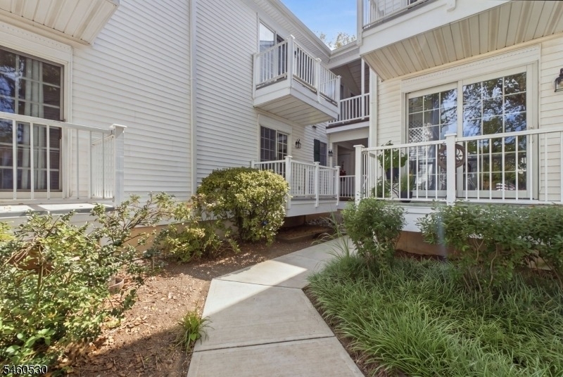 125 Smithfield Ct - Photo 2