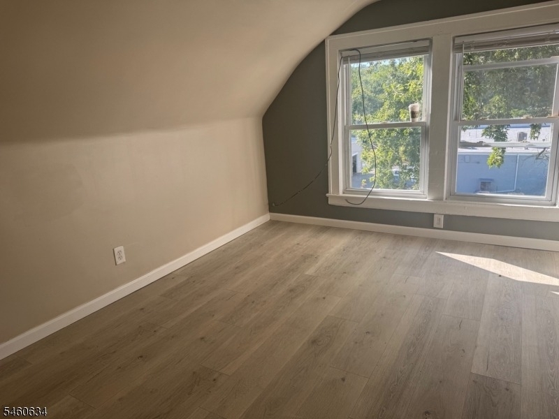 333 Valley St - Photo 3