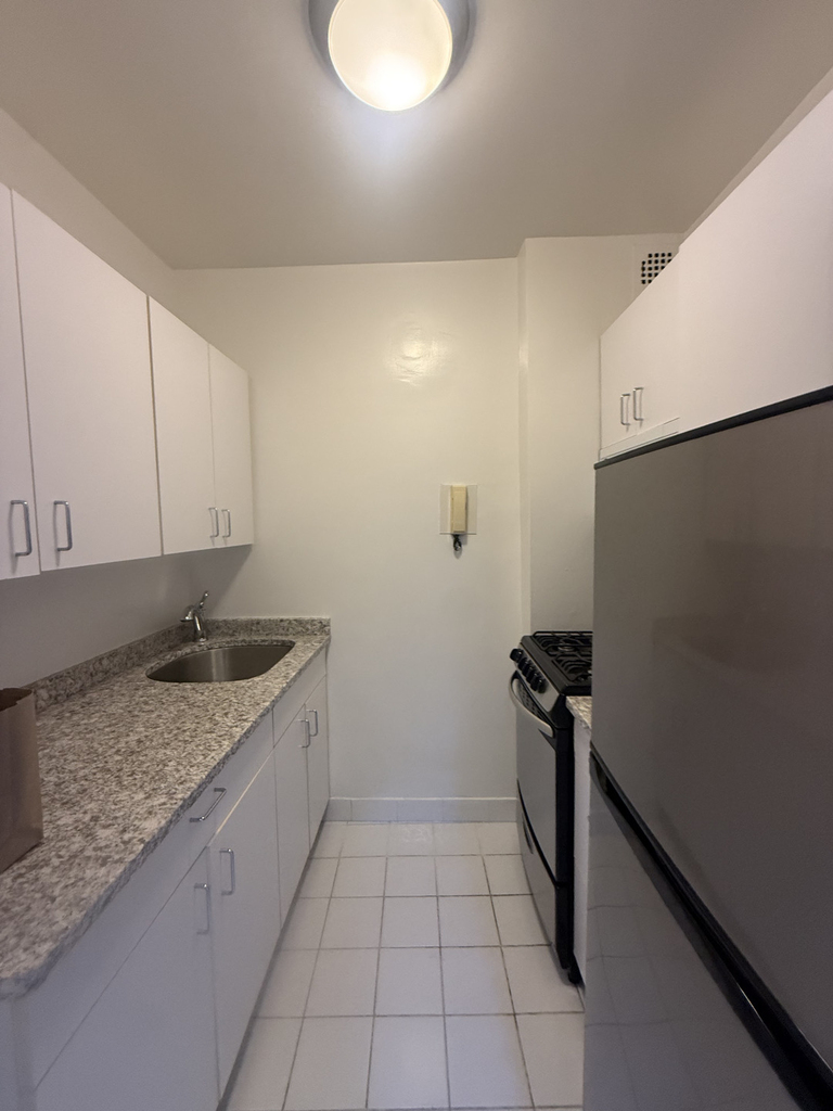 412 East 55th Street - Photo 10