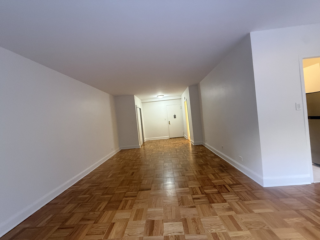 412 East 55th Street - Photo 9