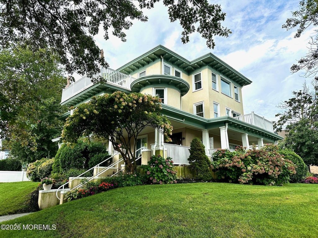 1211 Grand Avenue - Photo 0