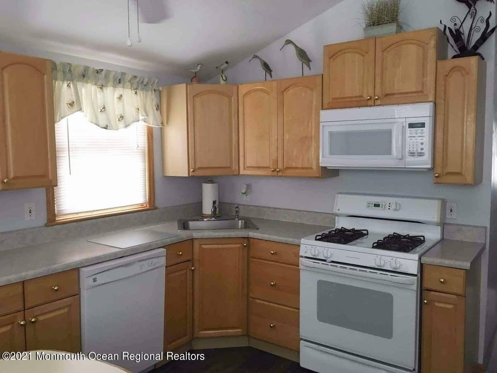 61 Fielder Avenue - Photo 2