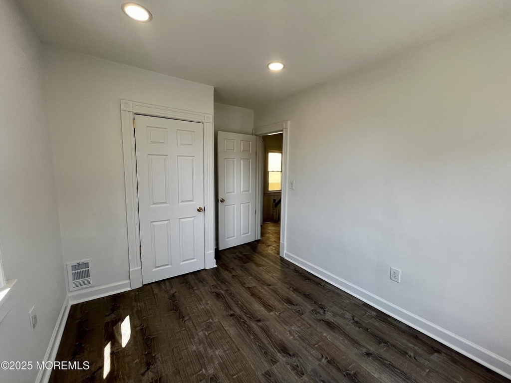 805 Bond Street - Photo 7
