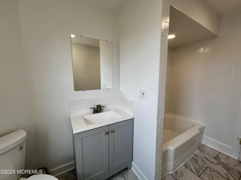 805 Bond Street - Photo 10