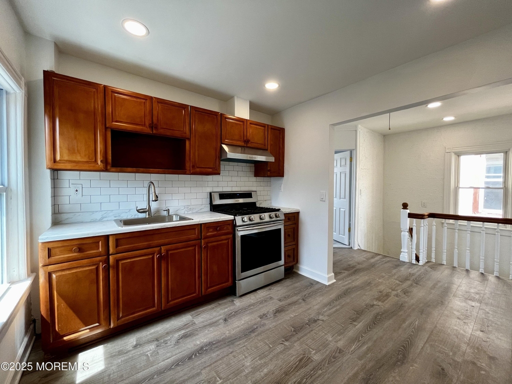 805 Bond Street - Photo 4