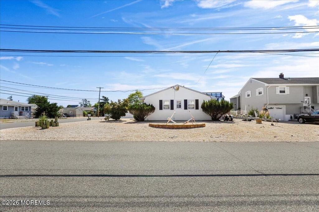 774 Nassau Drive - Photo 3