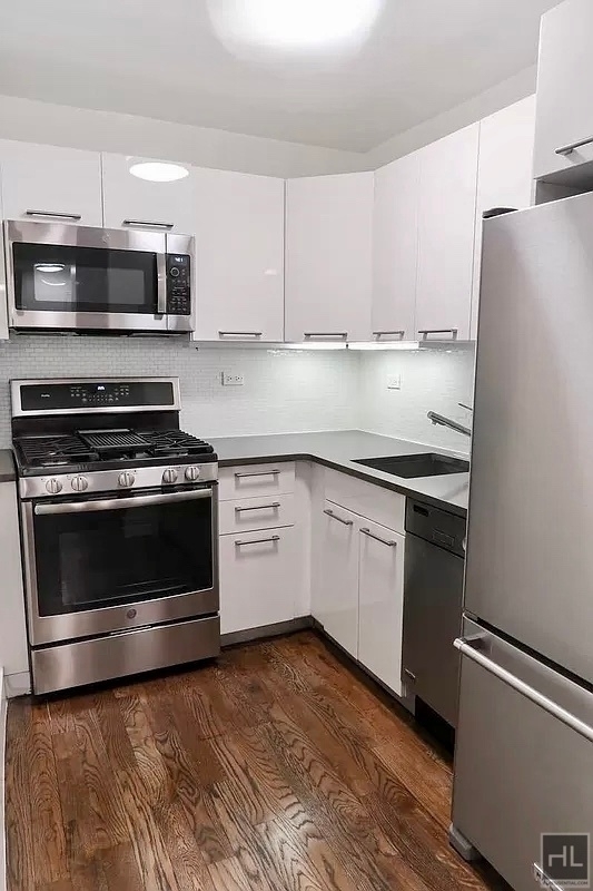 East 63 Street - Photo 2