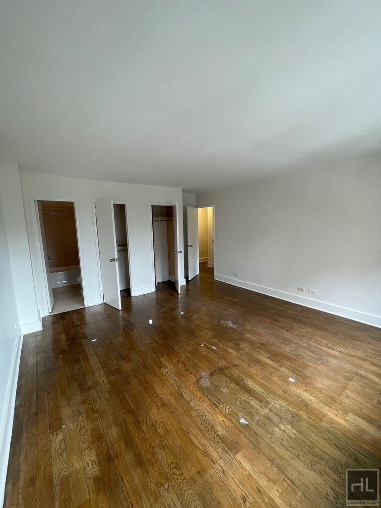 East 63 Street - Photo 8