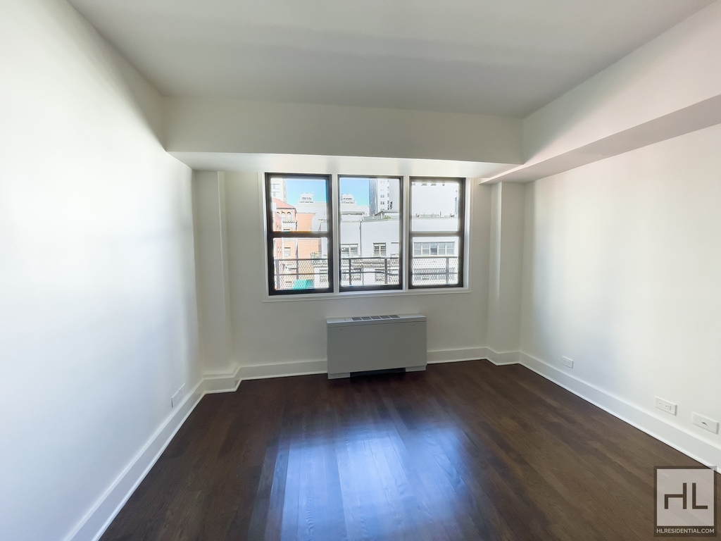East 63 Street - Photo 5
