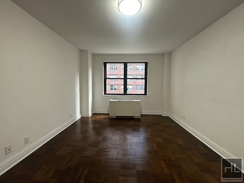 5 Avenue - Photo 3