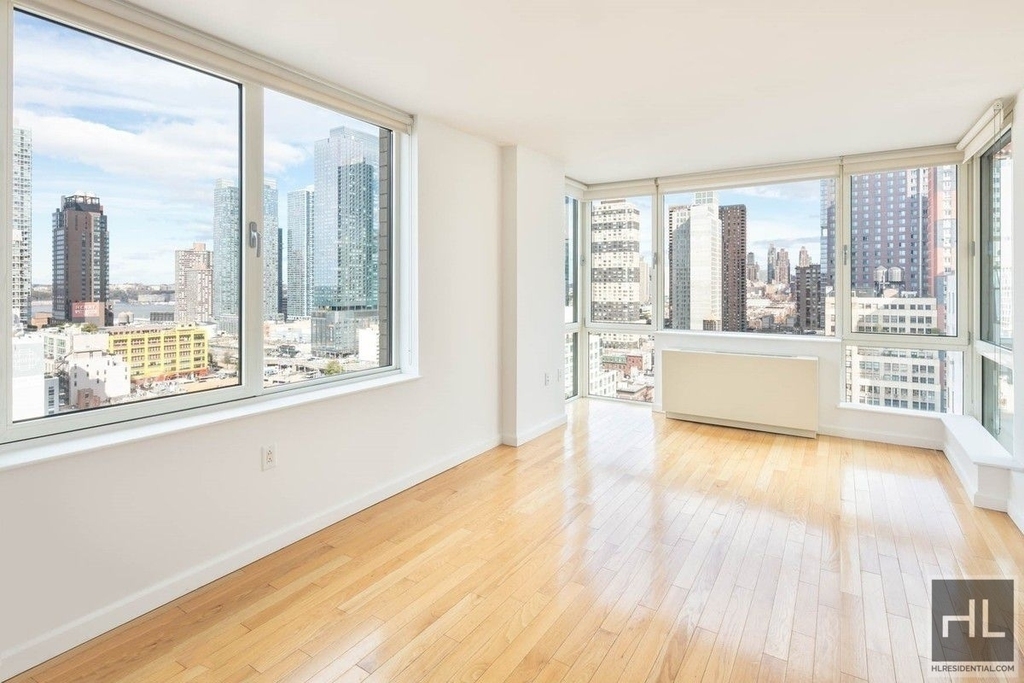 West 37th Street - Photo 0