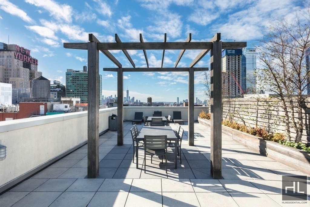 West 37th Street - Photo 7