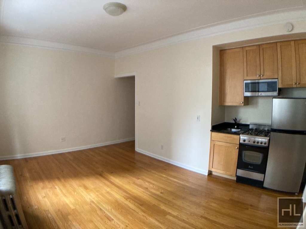 West 13 Street - Photo 2