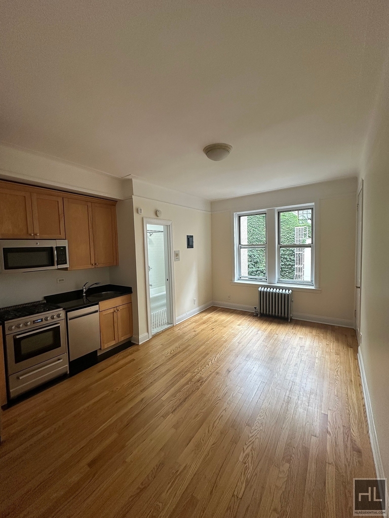 West 13 Street - Photo 0