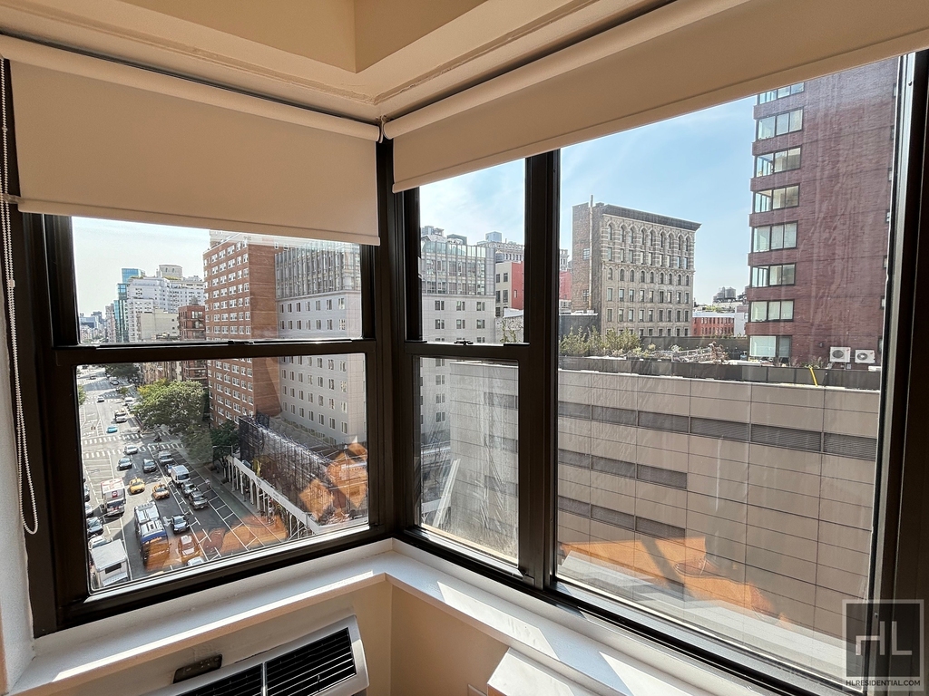 Fourth Avenue - Photo 3