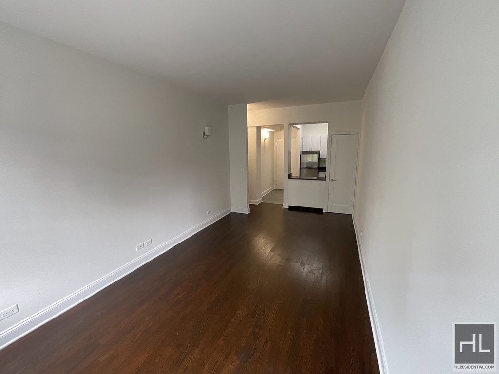 West 22 Street - Photo 3