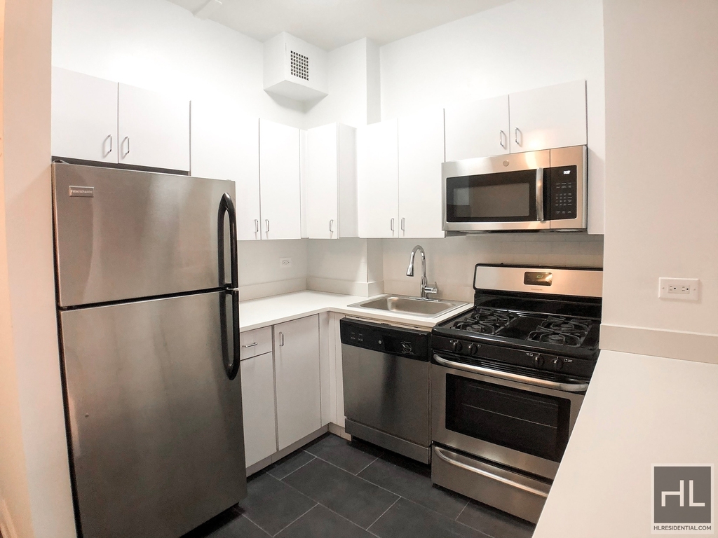 West 22 Street - Photo 2