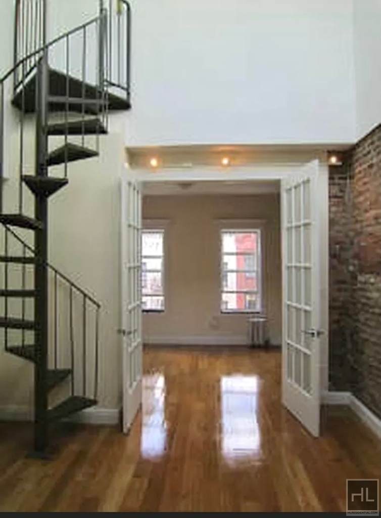 East 7 Street - Photo 1