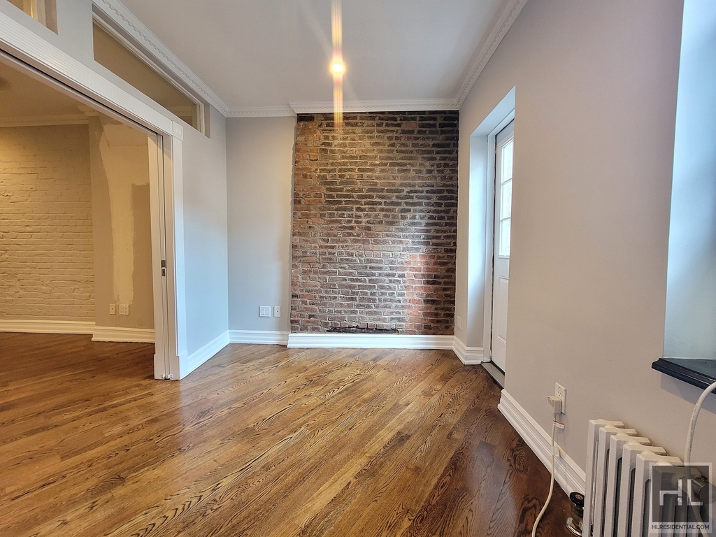 East 10 Street - Photo 1