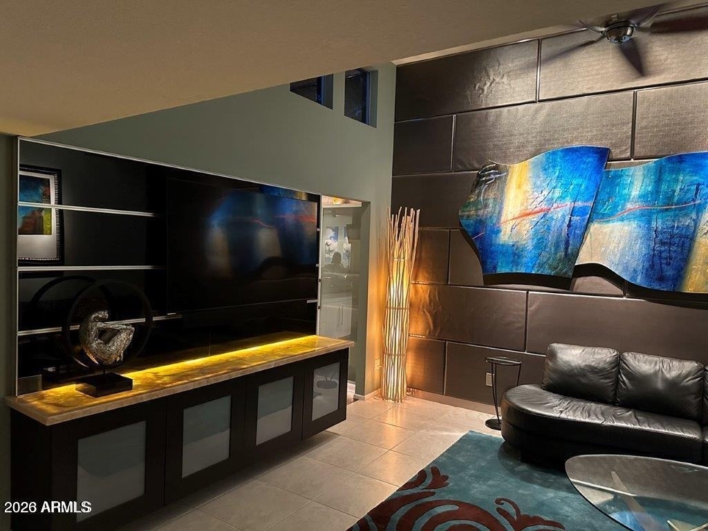 110 W Victoria Square - Photo 3