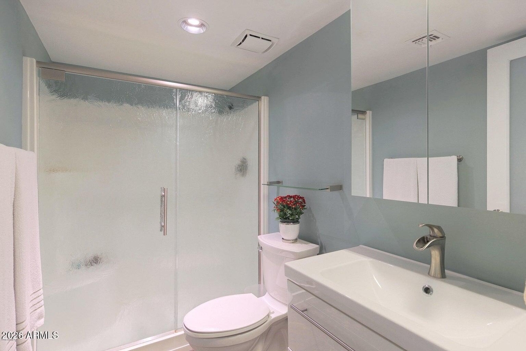 110 W Victoria Square - Photo 21