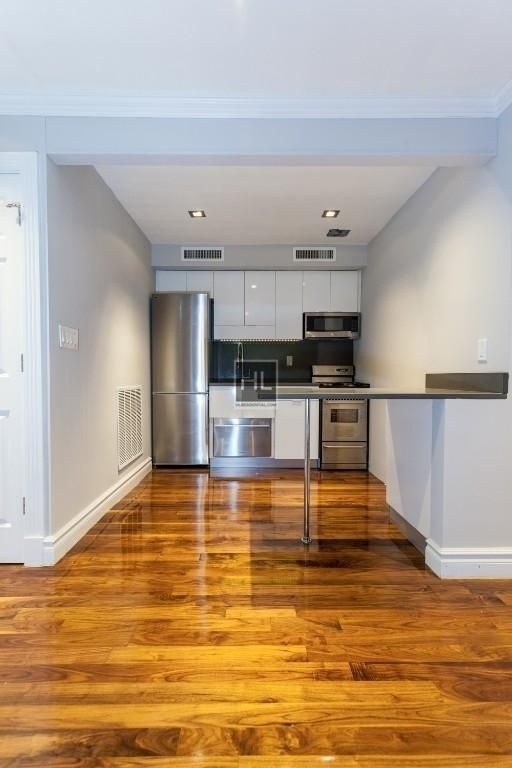 West 21 Street - Photo 0
