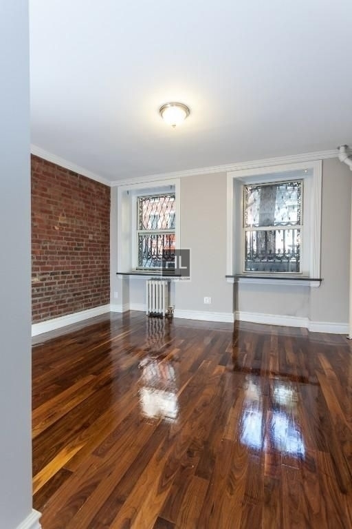 West 21 Street - Photo 1