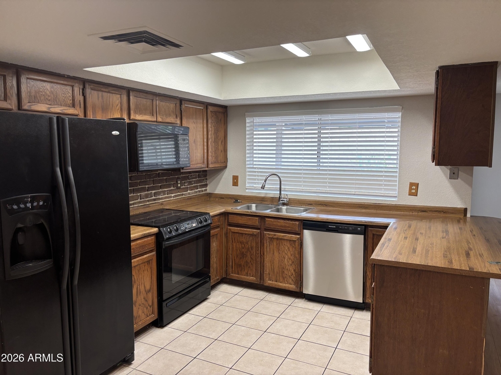 1237 W Ellis Street - Photo 3
