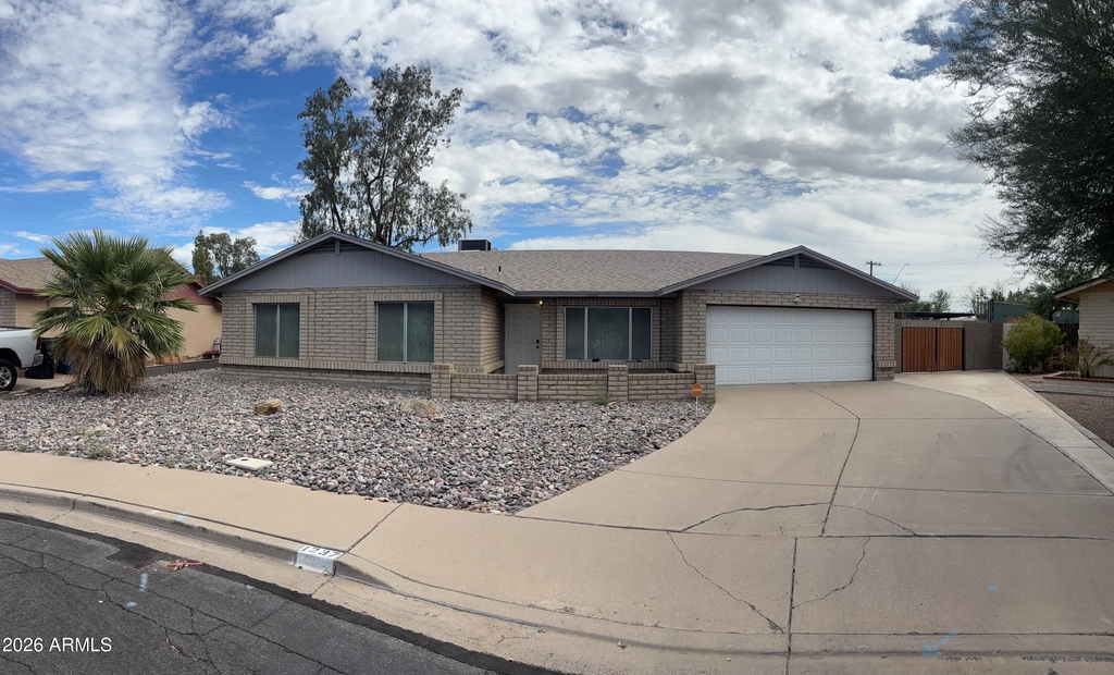 1237 W Ellis Street - Photo 0