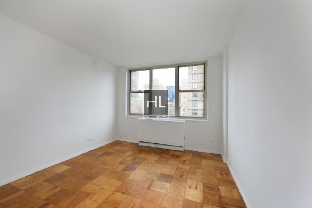 East 29th Street - Photo 2