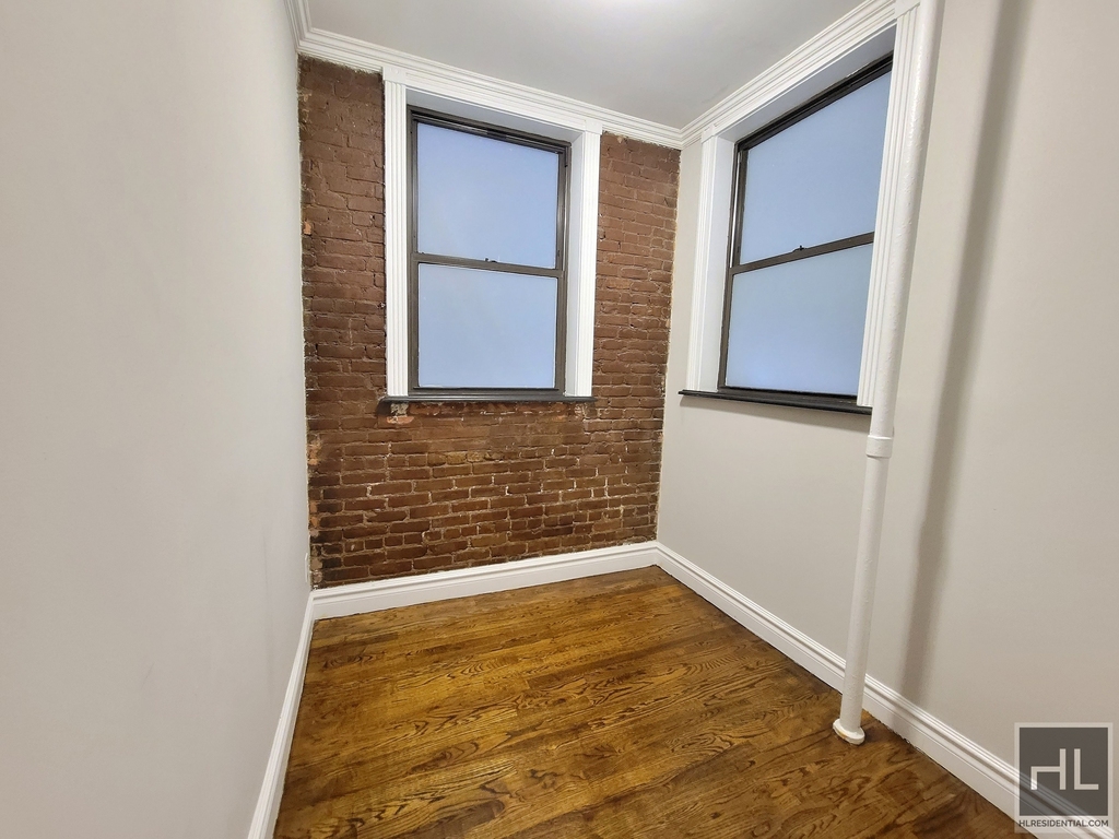 East 23 Street - Photo 3