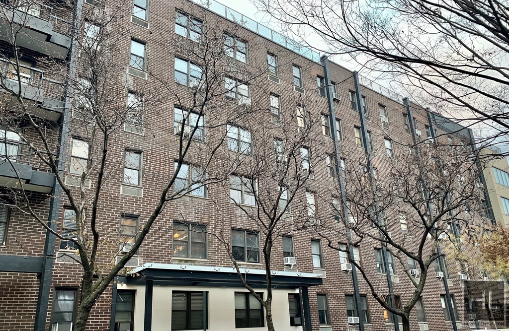 West 22 Street - Photo 4