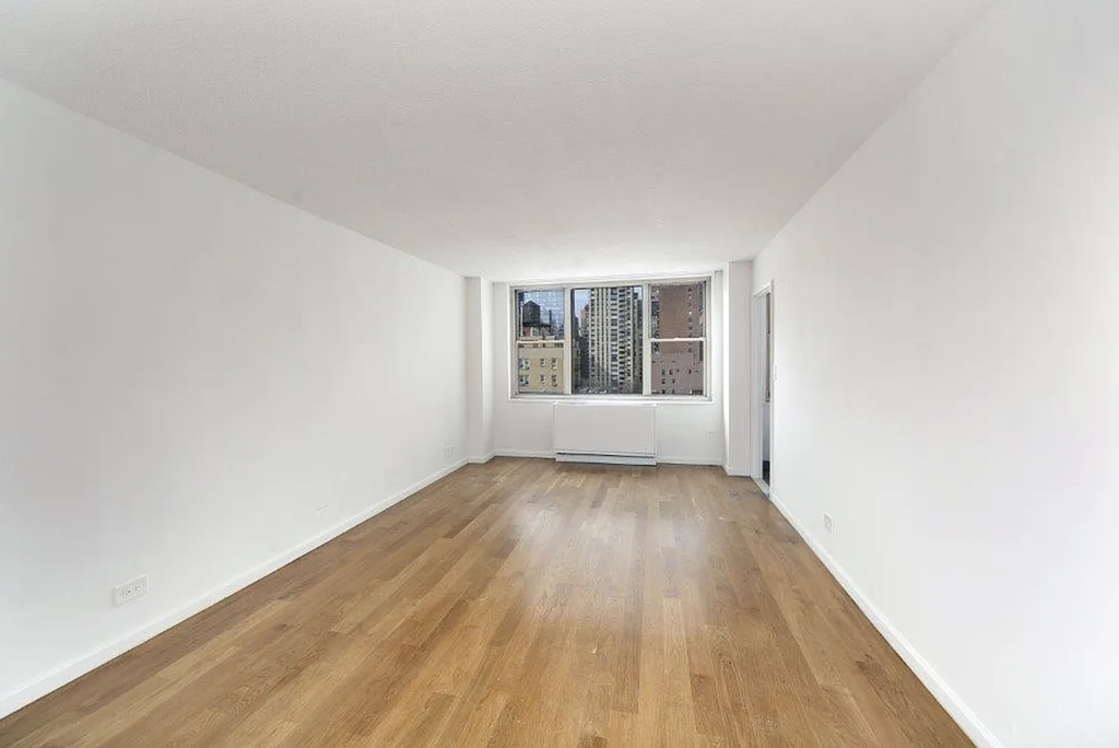 East 29th Street - Photo 0