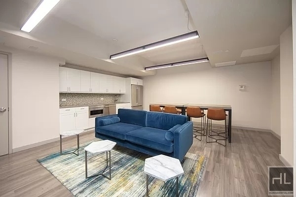 East 34 Street - Photo 3