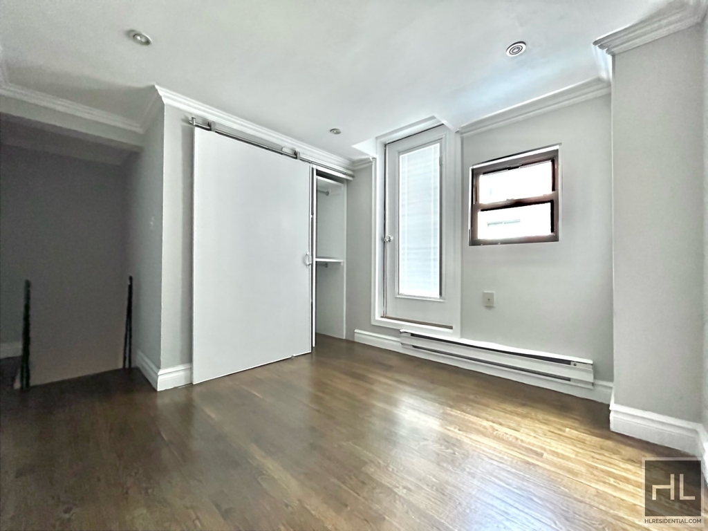 East 23 Street - Photo 3