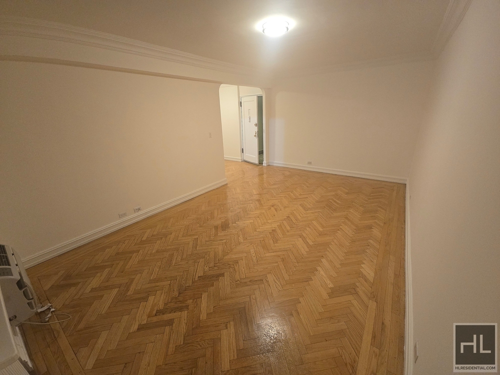 York Avenue - Photo 1
