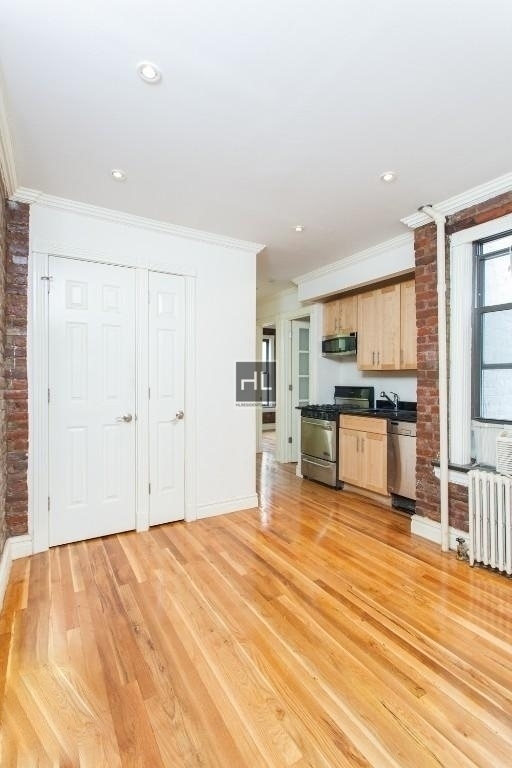 East 13 Street - Photo 2
