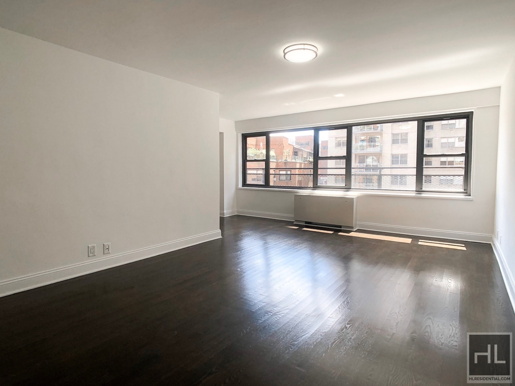 East 56 Street - Photo 4