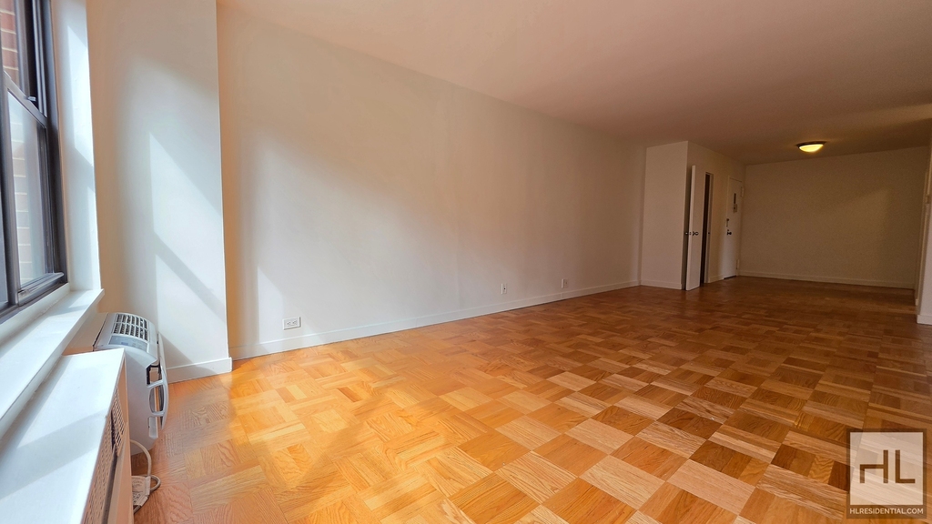 Fourth Avenue - Photo 1