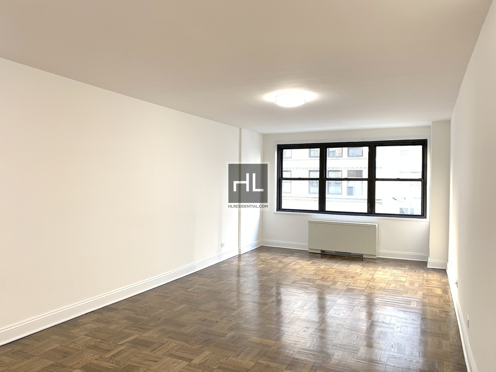 5 Avenue - Photo 2