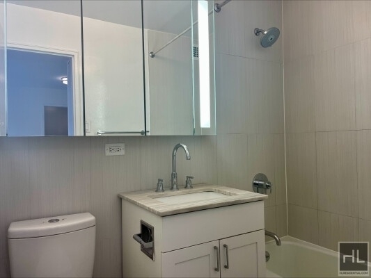 East 34 Street - Photo 2