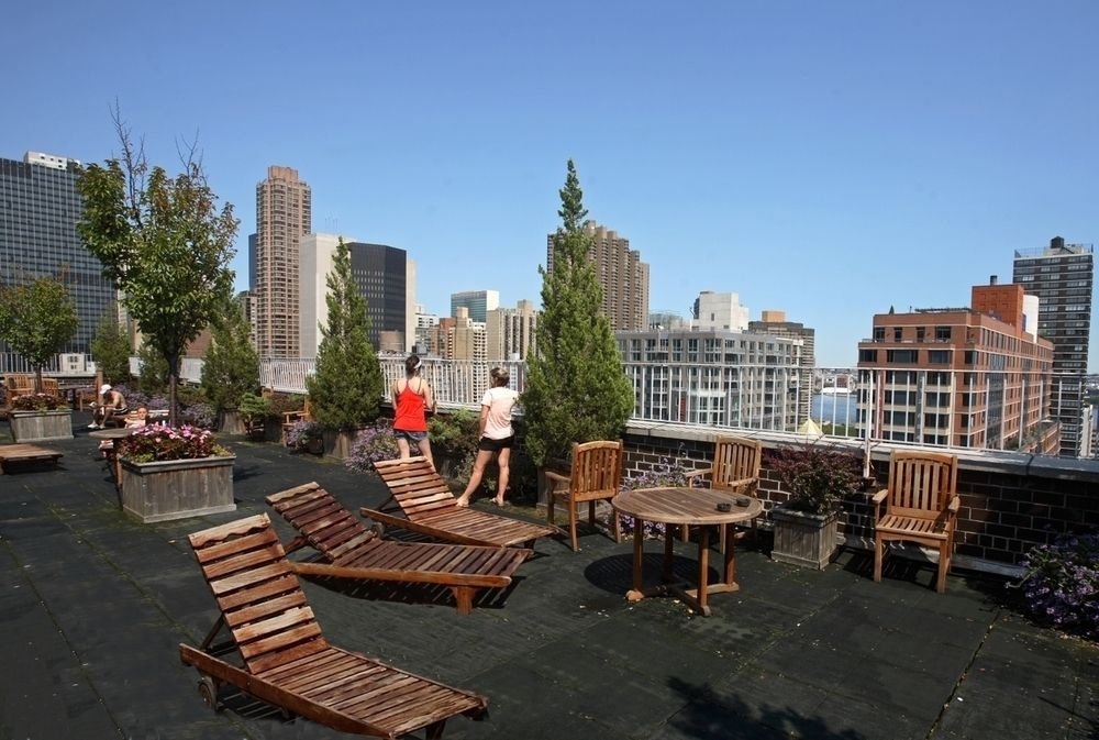 East 34 Street - Photo 6