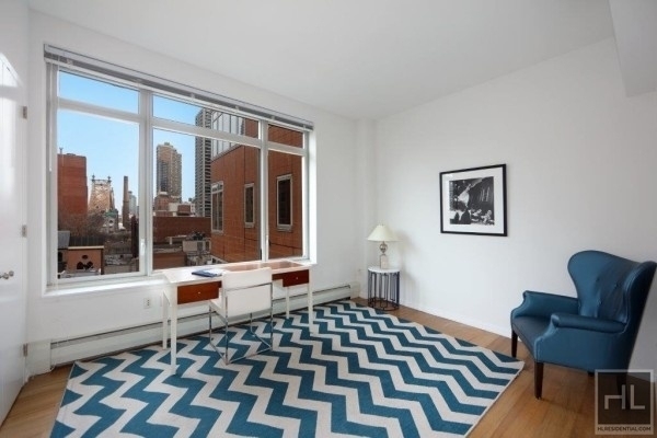 East 59 Street - Photo 2