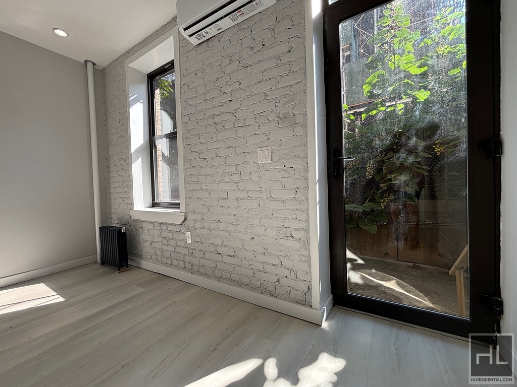 Stanton Street - Photo 15