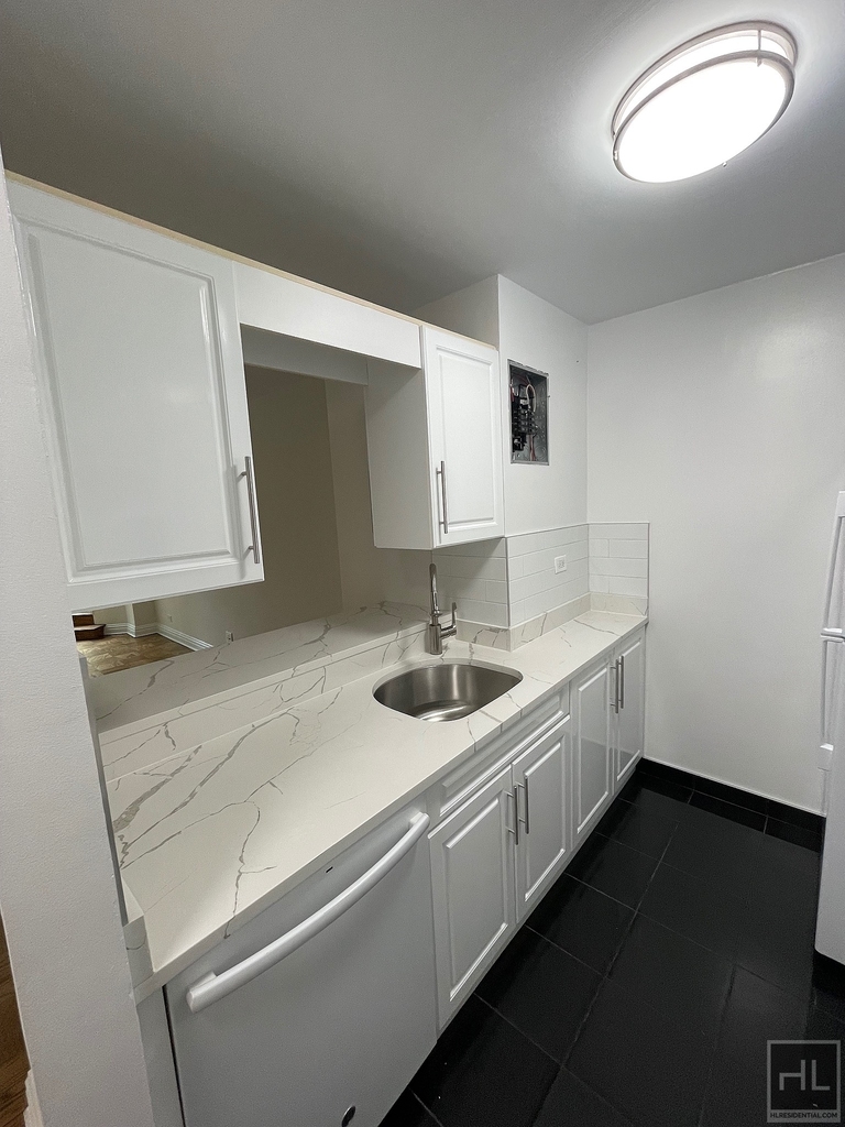 East 71st Street - Photo 6